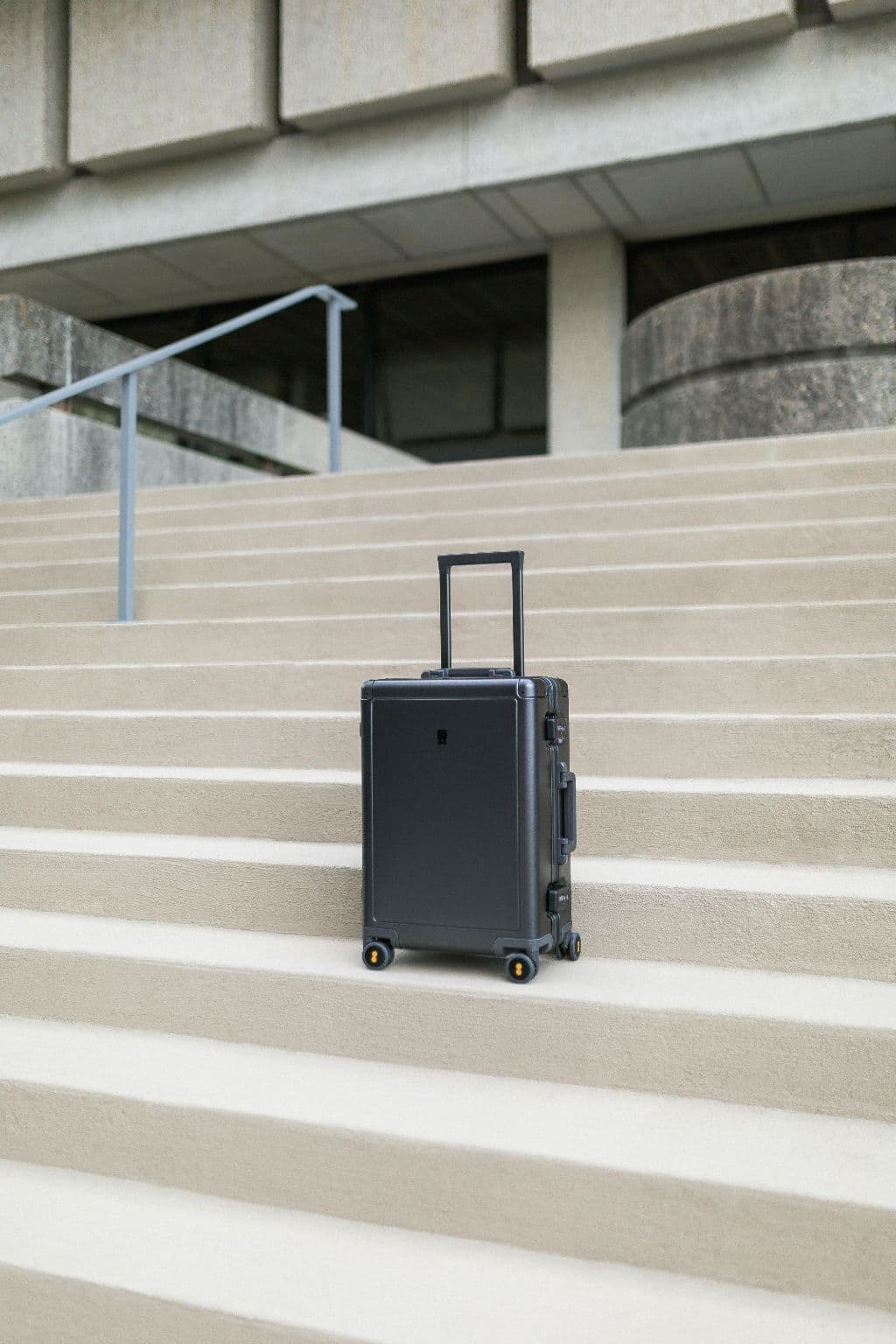 Convenient luggage storage at left Station