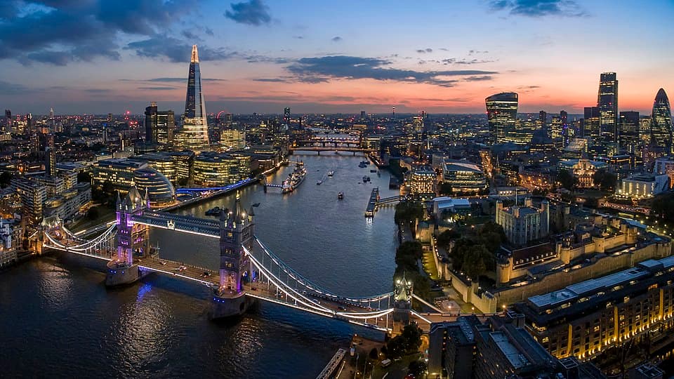 Affordable luggage drop near Paddington Station