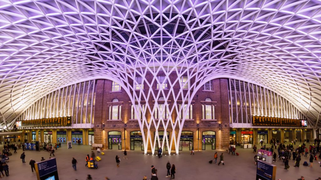 Book Luggage Storage at left Station Online for Best Rates